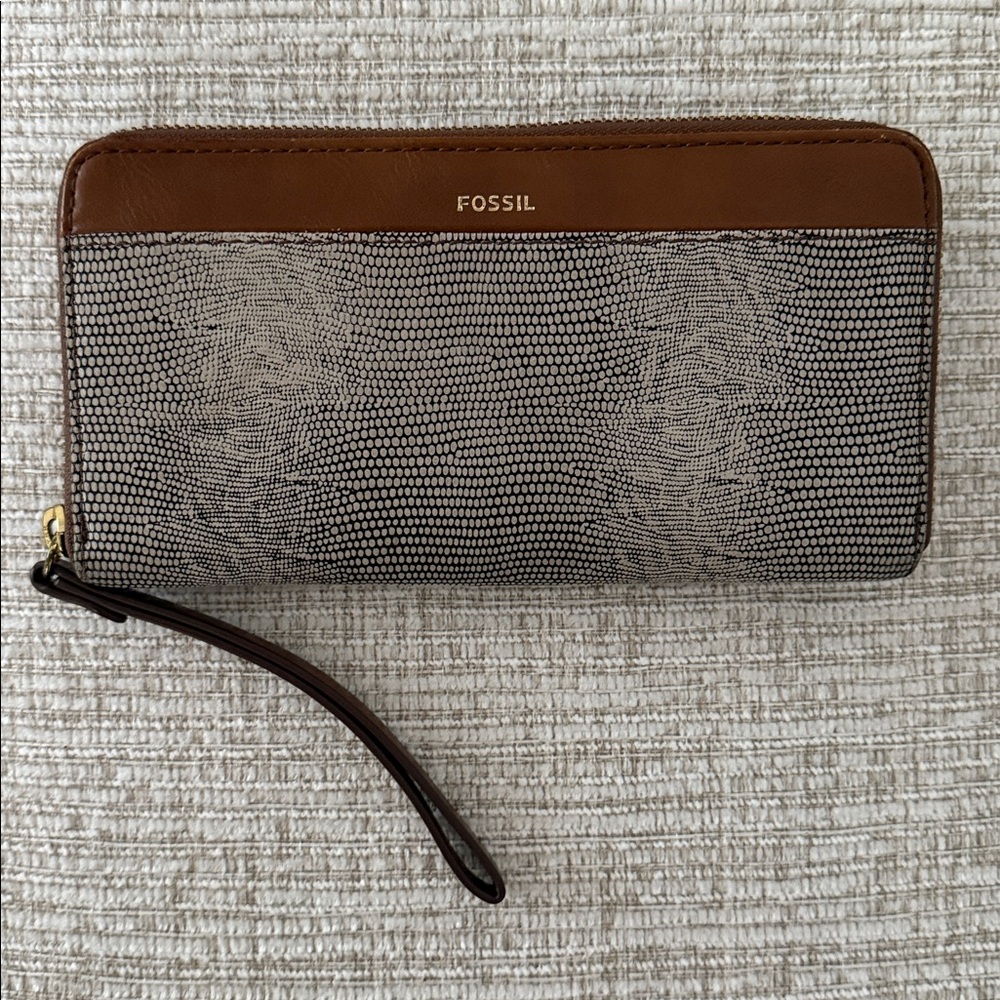 Fossil Brown and Gray Patterned Zip Wristlet Wallet